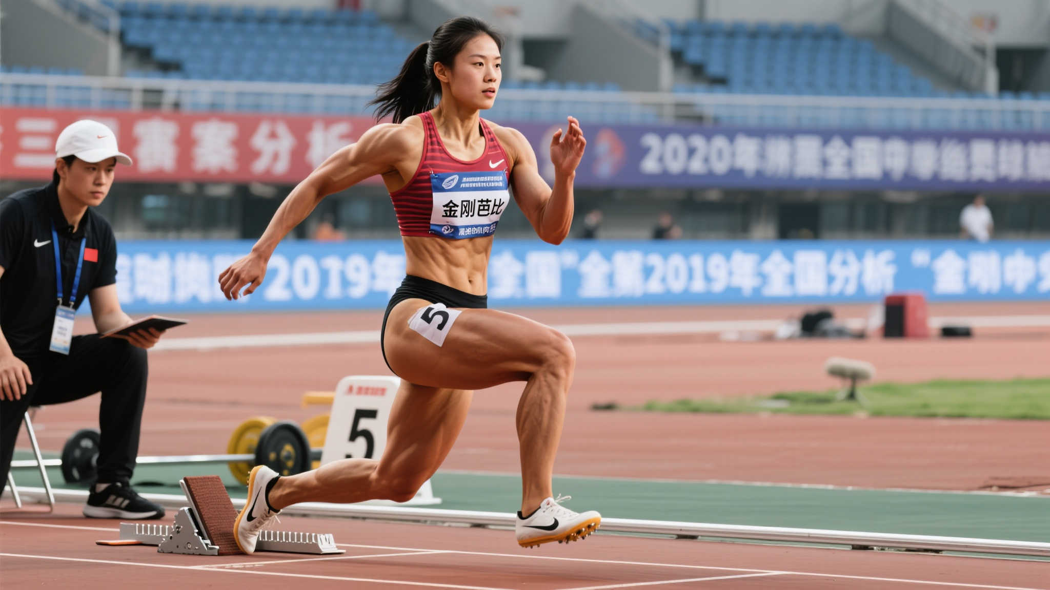田径场上的力量女神!袁琦琦肌肉线条惊艳全场! 田径场上的力量女神!袁琦琦肌肉线条惊艳全场!